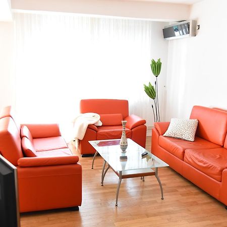 3 Bedroom Home With Parking Garage In The Heart Of Skopje Luaran gambar
